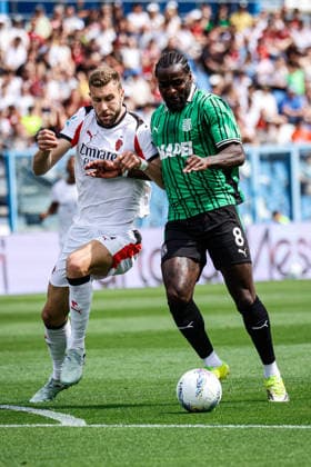 Strahinja Pavlovic (Milan) and M Bala Nzola (Sassuolo) during the italian soccer Serie A match US Sassuolo vs Ac Milan at Mapei Stadium in Reggio Emilia, Italy on May 03, 2026 during US Sassuolo vs AC Milan, Italian soccer Serie A match in Reggio Emilia, Italy, May 03 2026  Copyright: xLucaxDiliberto IPAxSportx xipa-agency.netx xx IPA_74406126 IPA_Agency_IPA74406126