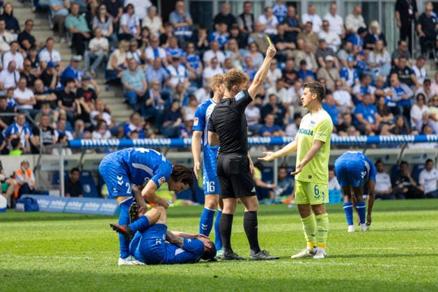 Germany 2 Bundesliga, Matchday 32, 03 05 2026, Season 2025 2026,1 FC Magdeburg vs Hertha BSC, Avnet Arena Wienefeld Jarno Referee with yellow card for Demme Diego Hertha BSC, 6 Copyright: xMichellexLukax