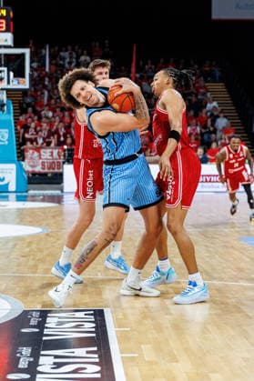 Richard Balint BMA365 Bamberg Baskets, 11 , Zacharie Perrin Hamburg Towers, 52 , Austin Crowley BMA365 Bamberg Baskets, 85 , BMA365 Bamberg Baskets vs Veolia Towers Hamburg, Basketball, easyCredit BBL, Matchday 32, 03 05 2026 BMA365 Bamberg Baskets vs Veolia Towers Hamburg, Basketball, easyCredit BBL, Matchday 32, 03 05 2026 Bamberg Copyright: xEibner-Pressefoto G.xSantemizx EP_EER