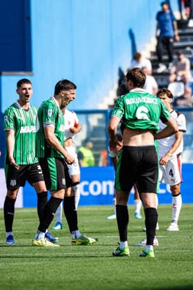 Tarik Muharemovic (Sassuolo) celebrates the victory during the italian soccer Serie A match US Sassuolo vs Ac Milan at Mapei Stadium in Reggio Emilia, Italy on May 03, 2026 during US Sassuolo vs AC Milan, Italian soccer Serie A match in Reggio Emilia, Italy, May 03 2026  Copyright: xLucaxDiliberto IPAxSportx xipa-agency.netx xx IPA_74407703 IPA_Agency_IPA74407703
