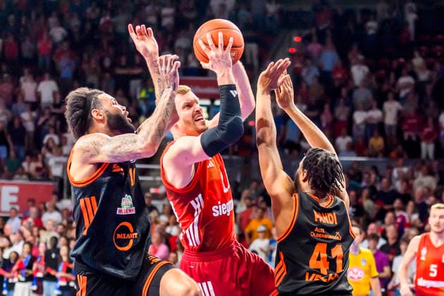 GER, easy credit BBl, FC Bayern Muenchen vs Rasta Vechta 03 05 2026, BMW Dome, Muenchen, GER, easy credit BBl, FC Bayern Muenchen vs Rasta Vechta , in the picture Linus Trettin Vechta 11 Justus Hollatz FCB 21 v41 nordphotoxGmbHx xStraubmeier nph00004