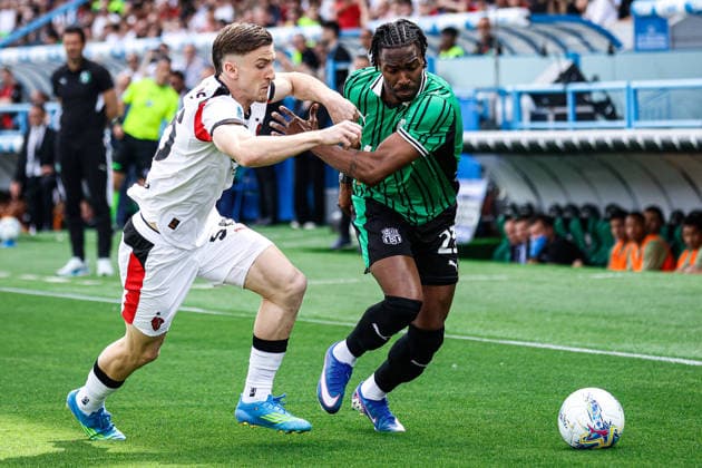 CALCIO - Serie A - US Sassuolo vs AC Milan Ulisses Garcia (Sassuolo) and Alexis Saelemaekers (Milan) during the italian soccer Serie A match US Sassuolo vs Ac Milan at Mapei Stadium in Reggio Emilia, Italy on May 03, 2026 during US Sassuolo vs AC Milan, Italian soccer Serie A match in Reggio Emilia, Italy, May 03 2026 Reggio Emilia Italy  Copyright: xIPAxSport ABACAx