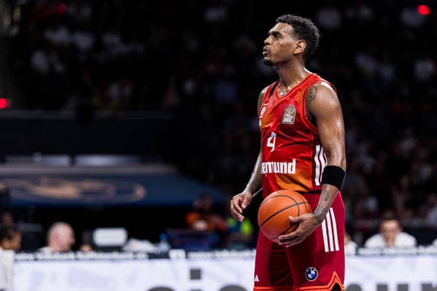 MUNICH, GERMANY - MAY 03: Xavier Rathan-Mayes (FC Bayern Muenchen, 4) on the freethrow line during the easyCredit Basketball Bundesliga match between FC Bayern Muenchen vs. Rasta Vechta at BMW Park on matchday 32 of the easyCredit Basketball Bundesliga on May 03, 2026 in Munich, Germany. Bavaria Germany Copyright: xSteffiexWunderlx