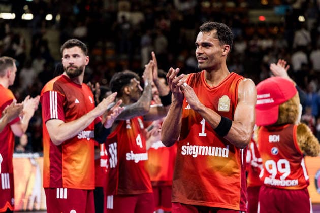 MUNICH, GERMANY - MAY 03: Oscar da Silva (FC Bayern Muenchen, 1) applauds after the easyCredit Basketball Bundesliga match between FC Bayern Muenchen vs. Rasta Vechta at BMW Park on matchday 32 of the easyCredit Basketball Bundesliga on May 03, 2026 in Munich, Germany. Bavaria Germany Copyright: xSteffiexWunderlx