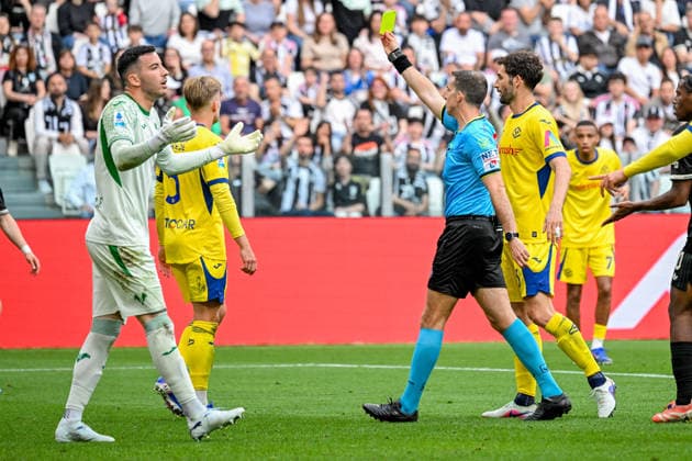 the referee gives a yellow card during the Serie A soccer match between Juventus and Hellas Verona at the Allianz Stadium in Turin, Italy - Sunday, May 03, 2026. - Soccer .  Copyright: xTanoxPecoraro LaPressex