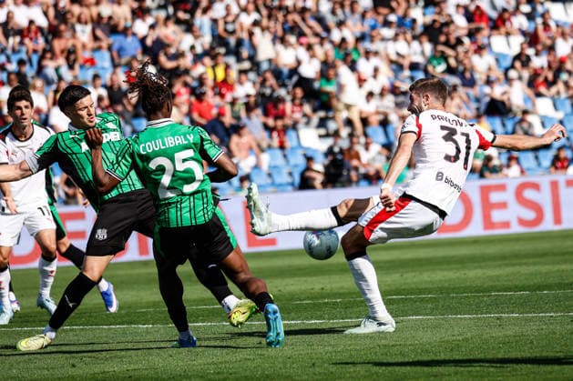 Strahinja Pavlovic (Milan) and Tarik Muharemovic (Sassuolo) during the italian soccer Serie A match US Sassuolo vs Ac Milan at Mapei Stadium in Reggio Emilia, Italy on May 03, 2026 during US Sassuolo vs AC Milan, Italian soccer Serie A match in Reggio Emilia, Italy, May 03 2026  Copyright: xLucaxDiliberto IPAxSportx xipa-agency.netx xx IPA_74407701 IPA_Agency_IPA74407701