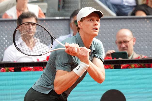 Alexander Zverev, of Germany to Jannik Sinner, of Italy, during their men s singles tennis final match at the Madrid Open tennis tournament in Madrid, Spain, Sunday, May 3, 2026 Cordon Press 