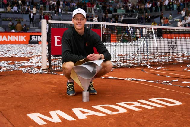 Mutua Madrid Open - Day Fourteen Jannik Sinner of Italy celebrates with the trophy after winning again Alexander Zverev of Germany during Men s Singles final match on Day Fourteen of the Mutua Madrid Open 2026, ATP, Tennis Herren Masters 1000 and WTA, Tennis Damen 1000 tournament celebrates at La Caja Magica on May 3, 2026 in Madrid, Spain. Madrid Spain  Copyright: xJosexBretonx originalFilename:bretonhernandez-mutuamad260503_nphhV.jpg