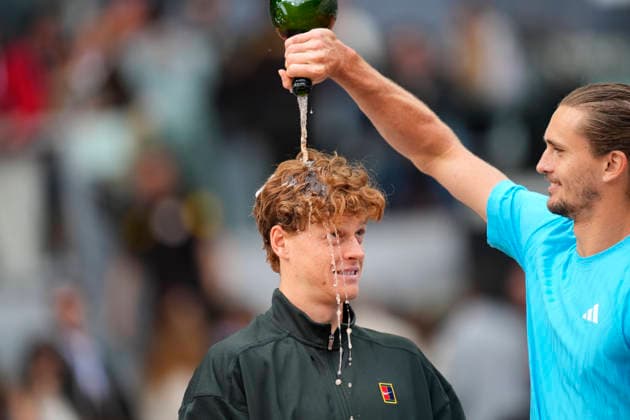 Mutua Madrid Open - Day Fourteen Jannik Sinner of Italy celebrates the victory after winning again Alexander Zverev of Germany during Men s Singles final match on Day Fourteen of the Mutua Madrid Open 2026, ATP, Tennis Herren Masters 1000 and WTA, Tennis Damen 1000 tournament celebrates at La Caja Magica on May 3, 2026 in Madrid, Spain. Madrid Spain  Copyright: xJosexBretonx originalFilename:bretonhernandez-mutuamad260503_npXwn.jpg