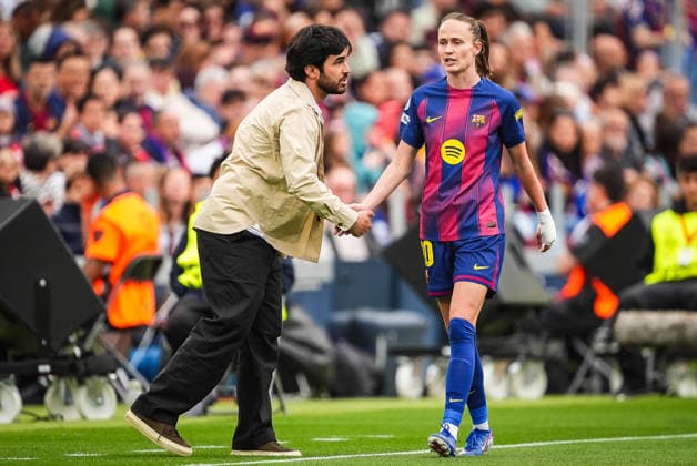 May 3, 2026, Barcelona, Spain, Spain: Pere ROMEU of Barcelona and Caroline GRAHAM HANSEN of Barcelona during the UEFA Women s Champions League match between FC Barcelona, Barca and FC Bayern Munich at Spotify Camp Nou Stadium on May 03, 2026 in Barcelona, Spain. Barcelona Spain - ZUMAm308 20260503_zsp_m308_007 Copyright: xMatthieuxMirvillex