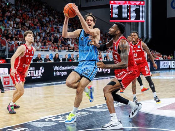 Benedikt Turudic Hamburg Towers, 44 , Ejiofor Onu BMA365 Bamberg Baskets, 35 , BMA365 Bamberg Baskets vs Veolia Towers Hamburg, Basketball, easyCredit BBL, Matchday 32, 03 05 2026 BMA365 Bamberg Baskets vs Veolia Towers Hamburg, Basketball, easyCredit BBL, Matchday 32, 03 05 2026 Bamberg Copyright: xEibner-Pressefoto G.xSantemizx EP_EER