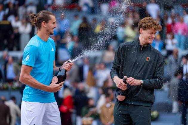 Mutua Madrid Open - Day Fourteen MADRID, SPAIN - MAY 3: Alexander Zverev of Germany and Jannik Sinner of Italy celebrate after the Men s Final during the Mutua Madrid Open 2026 tournament at La Caja Magica on May 03, 2026 in Madrid, Spain. Madrid La Caja Magica Madrid Spain Copyright: xAlbertoxGardinx AGardin_20260503_Tennis_Madrid_Day14_0308