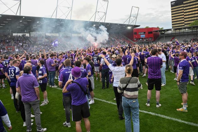 3 Liga 25 26 SV Wehen Wiesbaden VfL Osnabrück on 03 05 2026 at the BRITA Arena in Wiesbaden The VfL Osnabrück team celebrates promotion to the 2 Bundesliga and the championship MT