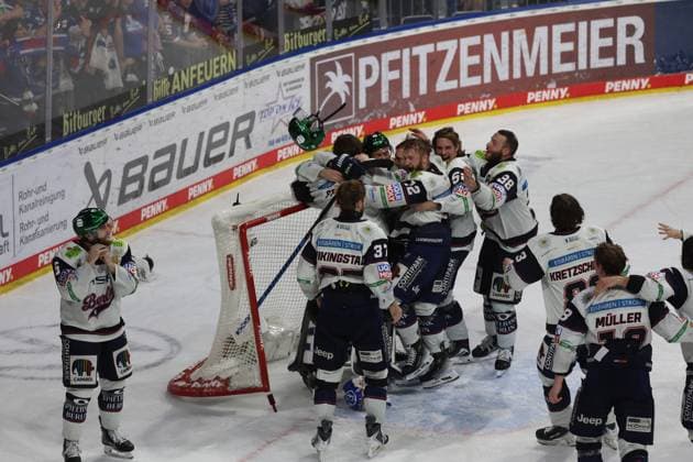DEL, Deutsche Eishockey Liga Saison 2025 26, Playoff-Finale, Spiel 5: Adler Mannheim gegen Eisbären Berlin*** Berlin ist Deutscher Meister *** DEL, German Ice Hockey League Season 2025 26, Playoff Final, Game 5 Adler Mannheim vs Eisbären Berlin Berlin is German Champion Copyright: xUdoxHerrmannx