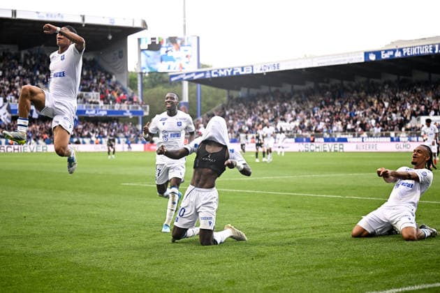 AJ Auxerre v Angers SCO - Ligue 1 McDonald s 2025 2026 27 Lamine SY (aja) - 10 Lassine SINAYOKO (aja) - 09 Sekou MARA (aja) during the Ligue 1 McDonald s match between Auxerre and Angers at Stade Abbe Deschamps on May 3, 2026 in Auxerre, France. Auxerre France  Copyright: xFEPx 776348374