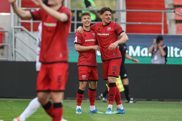 3. Liga; FC Ingolstadt 04 - Erzgebirge Aue; tor 2:0 Gustav Christensen (24, FCI) Dennis Kaygin (10, FCI) 3. Liga - FC Ingolstadt 04 Saison 2025 2026 Erzgebirge Aue *** 3 Liga FC Ingolstadt 04 Erzgebirge Aue goal 2 0 Gustav Christensen 24, FCI Dennis Kaygin 10, FCI 3 Liga FC Ingolstadt 04 season 2025 2026 Erzgebirge Aue