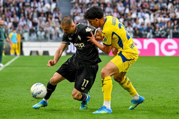 Juventus Edon Zhegrova fights for the ball with Hellas Verona s Harroui during the Serie A soccer match between Juventus and Hellas Verona at the Allianz Stadium in Turin, Italy - Sunday, May 03, 2026. - Soccer .  Copyright: xTanoxPecoraro LaPressex