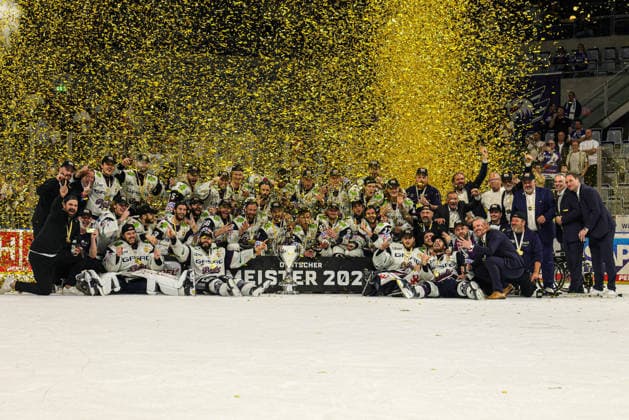 03.05.2026, xhettx, Eishockey Penny DEL Finale 2026, Adler Mannheim - Eisbären Berlin v.l. Der Deutsche Meister. Eisbären Berlin haben den Pokal (DFL DFB REGULATIONS PROHIBIT ANY USE OF PHOTOGRAPHS as IMAGE SEQUENCES and or QUASI-VIDEO) *** 03 05 2026, xhettx, Ice Hockey Penny DEL Final 2026, Adler Mannheim Eisbären Berlin v l The German champion Eisbären Berlin have won the cup DFL DFB REGULATIONS PROHIBIT ANY USE OF PHOTOGRAPHS as IMAGE SEQUENCES and or QUASI VIDEO