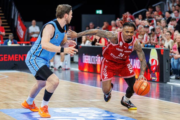 Niklas Wimberg Hamburg Towers, 17 , Cobe Williams BMA365 Bamberg Baskets, 24 , BMA365 Bamberg Baskets vs Veolia Towers Hamburg, Basketball, easyCredit BBL, Matchday 32, 03 05 2026 BMA365 Bamberg Baskets vs Veolia Towers Hamburg, Basketball, easyCredit BBL, Matchday 32, 03 05 2026 Bamberg Copyright: xEibner-Pressefoto G.xSantemizx EP_EER