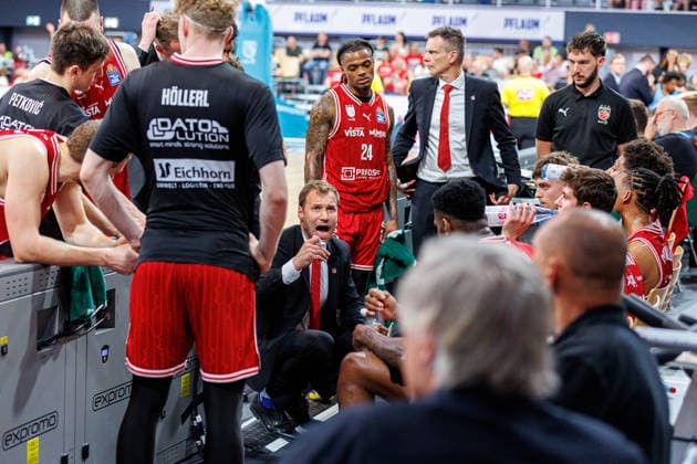 Anton Gavel BMA365 Bamberg Baskets, Coach, Timeout, Team, Squad, BMA365 Bamberg Baskets vs Veolia Towers Hamburg, Basketball, easyCredit BBL, Matchday 32, 03 05 2026 BMA365 Bamberg Baskets vs Veolia Towers Hamburg, Basketball, easyCredit BBL, Matchday 32, 03 05 2026 Bamberg Copyright: xEibner-Pressefoto G.xSantemizx EP_EER
