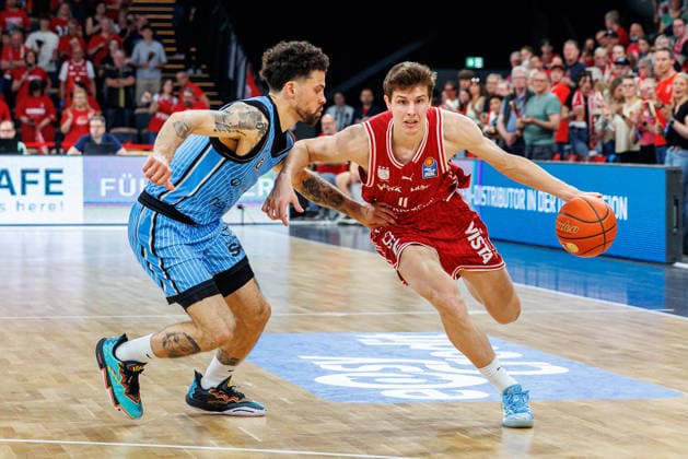 Devon Daniels IV Hamburg Towers, 21 , Richard Balint BMA365 Bamberg Baskets, 11 , BMA365 Bamberg Baskets vs Veolia Towers Hamburg, Basketball, easyCredit BBL, Matchday 32, 03 05 2026 BMA365 Bamberg Baskets vs Veolia Towers Hamburg, Basketball, easyCredit BBL, Matchday 32, 03 05 2026 Bamberg Copyright: xEibner-Pressefoto G.xSantemizx EP_EER