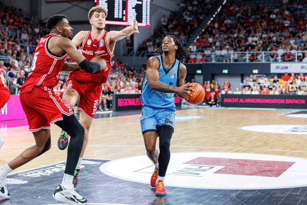 Ejiofor Onu BMA365 Bamberg Baskets, 35 , Zachary Ensminger BMA365 Bamberg Baskets, 01 , Leonard Thorpe Jr Hamburg Towers, 02 , BMA365 Bamberg Baskets vs Veolia Towers Hamburg, Basketball, easyCredit BBL, Matchday 32, 03 05 2026 BMA365 Bamberg Baskets vs Veolia Towers Hamburg, Basketball, easyCredit BBL, Matchday 32, 03 05 2026 Bamberg Copyright: xEibner-Pressefoto G.xSantemizx EP_EER
