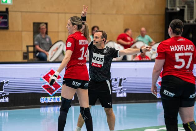 HSG Blomberg Lippe GER vs Thueringer HC GER , Handball, 1 Handball Bundesliga Women, Semifinal, Match 2, 3 5 2026, Season 2025 2026, Bad Langensalza The referee indicates a 2 minute penalty Bad Langensalza Salza Halle Germany