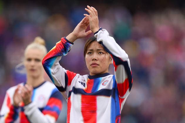 BARCELONA, SPAIN, MAY 3: Momoko Tanikawa (18 Bayern Munich) applauds the fans during the UEFA Womens Champions League match between FC Barcelona, Barca and Bayern Munich at Spotify Camp Nou on May 3rd, 2026 in Barcelona, Spain (Photo by Alexander Canillas Sports Press Photo)  Copyright: xAlexanderxCanillas SPPx Sportspressphoto_SPR141165