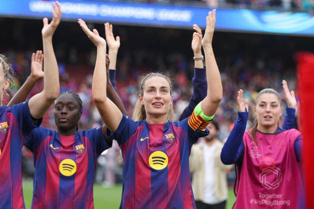 BARCELONA, SPAIN, MAY 3: Alexia Putellas (11 FC Barcelona, Barca applauds the fans during the UEFA Womens Champions League match between FC Barcelona and Bayern Munich at Spotify Camp Nou on May 3rd, 2026 in Barcelona, Spain (Photo by Alexander Canillas Sports Press Photo)  Copyright: xAlexanderxCanillas SPPx Sportspressphoto_SPR141172
