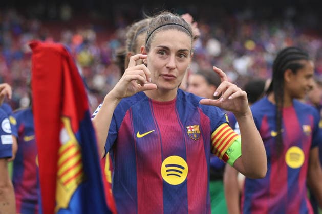 BARCELONA, SPAIN, MAY 3: Alexia Putellas (11 FC Barcelona, Barca asks the fans for a picture during the UEFA Womens Champions League match between FC Barcelona and Bayern Munich at Spotify Camp Nou on May 3rd, 2026 in Barcelona, Spain (Photo by Alexander Canillas Sports Press Photo)  Copyright: xAlexanderxCanillas SPPx Sportspressphoto_SPR141174