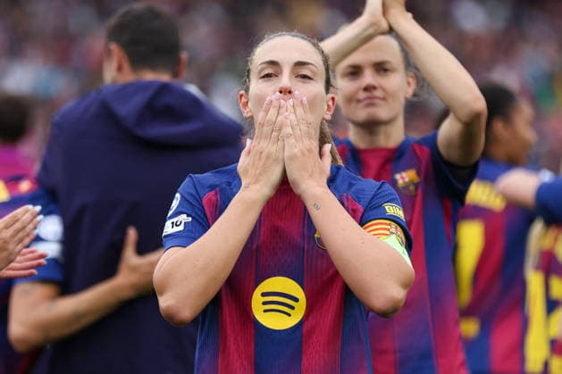 BARCELONA, SPAIN, MAY 3: Alexia Putellas (11 FC Barcelona, Barca gives kisses to the fans during the UEFA Womens Champions League match between FC Barcelona and Bayern Munich at Spotify Camp Nou on May 3rd, 2026 in Barcelona, Spain (Photo by Alexander Canillas Sports Press Photo)  Copyright: xAlexanderxCanillas SPPx Sportspressphoto_SPR141182