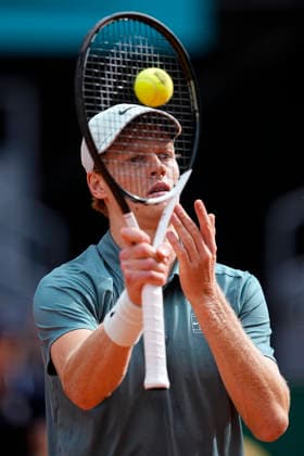 May 3, 2026, Madrid, Madrid, Spain: Jannik Sinner of Italy plays against Alexander Zverev of Germany during the Men s Singles Final of Mutua Madrid Open 2026 at La Caja Magica on May 03, 2026 in Madrid, Spain. Mutua Madrid Open 2026 - Day 14  - ZUMAa181 20260503_zaa_a181_402 Copyright: xOscarxJ.xBarrosox