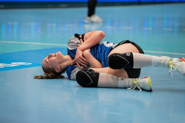 HSG Blomberg Lippe GER vs Thueringer HC GER , Handball, 1 Handball Bundesliga Women, Semifinal, Game 2, 3 5 2026, Season 2025 2026, Bad Langensalza Nieke Kuehne HSG Blomberg Lippe, 09 lies on the ground after a foul Bad Langensalza Salza Halle Germany