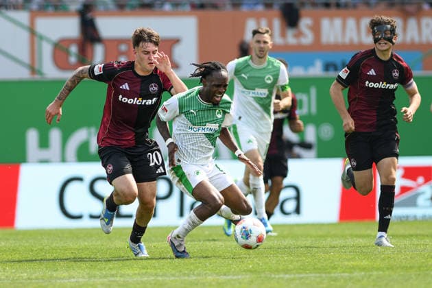 276. Frankenderby: SpVgg Greuther Fuerth vs. 1.FC Nürnberg Football, 2nd Bundesliga 276. Frankenderby: SpVgg Greuther Fuerth vs. 1.FC Nürnberg 3 May 2026 Sportpark Ronhof Thomas Sommer, Fuerth, Germany Image: (fLTR) Javier Fernandez (Nürnberg) taking Noel Futkeu (Fürth) off of his feet on a fast break. DFL regulations prohibit any use of photographs as image sequences and or quasi-video Copyright: xPresseFotoxEvansx xRyanxEvansx