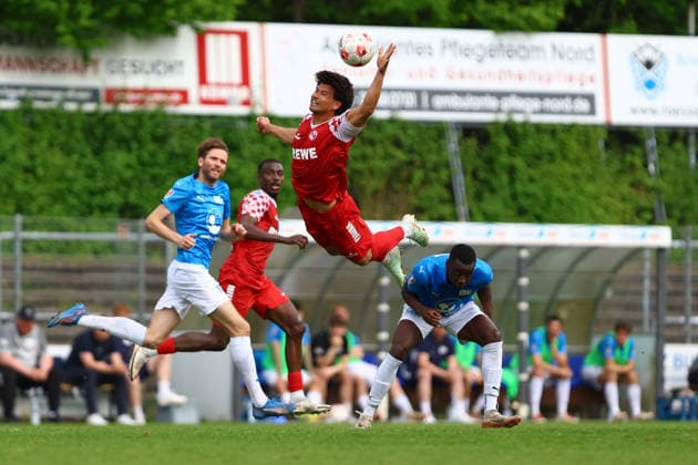 4 Fabian Grau (FC Eintracht Norderstedt), 14 Clinton Helmdach (Blau-Weiß Lohne) Fußball I Herren I Regionalliga Nord I Saison 2025-2026 I 32. Spieltag I FC Eintracht Norderstedt - Blau-Weiß Lohne I 03.05.2026 I Edmund-Plambeck-Stadion *** 4 Fabian Grau FC Eintracht Norderstedt , 14 Clinton Helmdach Blau Weiß Lohne Football I Men I Regionalliga Nord I Season 2025 2026 I 32 Matchday I FC Eintracht Norderstedt Blau Weiß Lohne I 03 05 2026 I Edmund Plambeck Stadium
