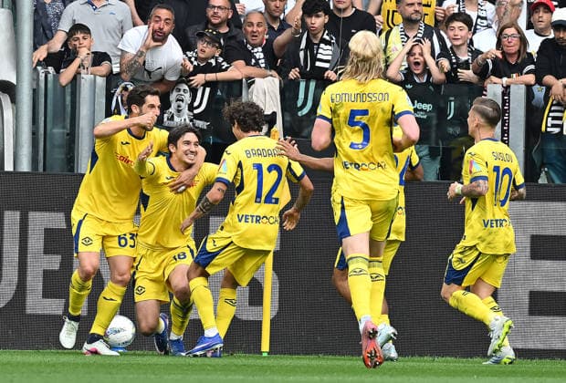 Foto IPP Massimo Rana Torino 03 05 2026 Calcio Campionato di Serie A 2025 2026 Juventus-Hellas Verona 1-1 nella foto Kieron Bowie esulta dopo il suo gol con i compagni di squadra Italy Photo Press Worldwide Copyright italy ITALY  Copyright: xR4924_italyphotopressx