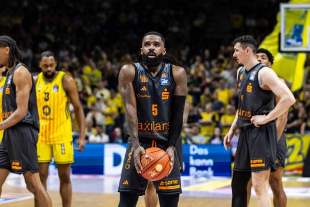 GER, easy Credit Basketball Bundesliga, ALBA Berlin Niners Chemnitz 03 05 2026, Uber Arena, Berlin, GER, easy Credit Basketball Bundesliga, ALBA Berlin Niners Chemnitz Corey Davis Jr Niners Chemnitz, 5 on a free throw Photo Alexander Trienitz Berlin Uber Arena Berlin Germany