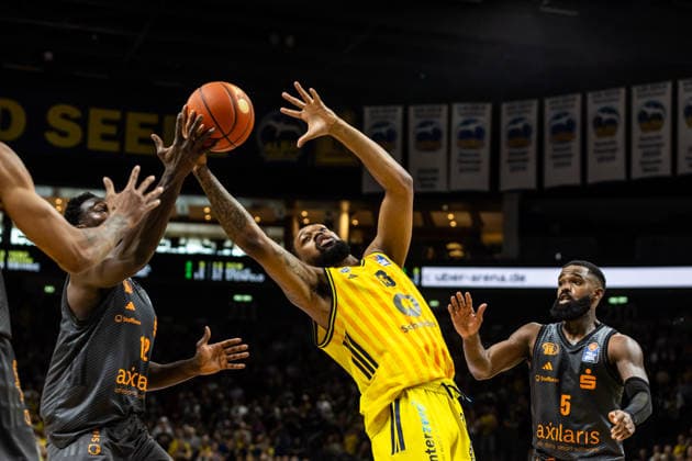 GER, easy Credit Basketball Bundesliga, ALBA Berlin Niners Chemnitz 03 05 2026, Uber Arena, Berlin, GER, easy Credit Basketball Bundesliga, ALBA Berlin Niners Chemnitz J wan Roberts ALBA Berlin 13 Foto Alexander Trienitz Berlin Uber Arena Berlin Germany