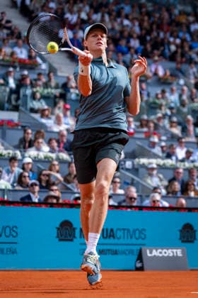 Mutua Madrid Open - Day Fourteen MADRID, SPAIN - MAY 3: Jannik Sinner of Italy hits a forehand to Alexander Zverev of Germany in the Men s Final during the Mutua Madrid Open 2026 tournament at La Caja Magica on May 03, 2026 in Madrid, Spain. Madrid La Caja Magica Madrid Spain Copyright: xAlbertoxGardinx AGardin_20260503_Tennis_Madrid_Day14_0389