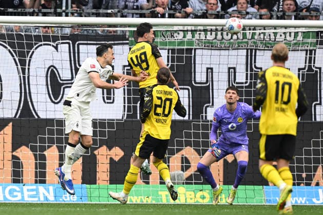 v. li. im Bild Haris Tabakovic (Moenchengladbach 15) Luca Reggiani (Dortmund 49) Marcel Sabitzer (Dortmund 20) Gregor Kobel (Dortmund 1) Julian Brandt (Dortmund 10) 03.05.2026 ¢ Fussball ¢ Borussia Moenchengladbach vs Borussia Dortmund, Borussia-Park, Moenchengladbach, DFB DFL REGULATIONS PROHIBIT ANY USE OF PHOTOGRAPHS AS IMAGE SEQUENCES AND OR QUASI-VIDEO *** from left in the picture Haris Tabakovic Moenchengladbach 15 Luca Reggiani Dortmund 49 Marcel Sabitzer Dortmund 20 Gregor Kobel Dortmund 1 Julian Brandt Dortmund 10 03 05 2026 ¢ Football ¢ Borussia Moenchengladbach vs Borussia Dortmund, Borussia Park, Moenchengladbach, DFB DFL REGULATIONS PROHIBIT ANY USE OF PHOTOGRAPHS AS IMAGE SEQUENCES AND OR QUASI VIDEO Copyright: xpepphotox xHorstxMauelshagenx pep00321, pep_20260503_hm_351125