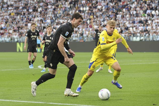 Dusan Vlahovic of Juventus FC competes for the ball with Martin Frese of Hellas Verona FC during Juventus FC vs Hellas Verona, 35Â° Serie A Enilive 2025-26 game at Alianz stadium in Torino (TO), Italy, on May 03, 2026.  Copyright: xDavidexCasentini IPAxSportx xipa-agency.netx xx IPA_74416106 IPA_Agency_IPA74416106