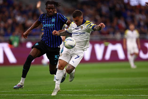 Yann Aurel Bisseck (Fc Internazionale) und Mateo Strefezza (Parma Calcio) battle for the ball, Serie A, FC Internazionale v Parma Calcio 1913, Giuseppe Meazza, May 3, 2026, Milan, Italy.
