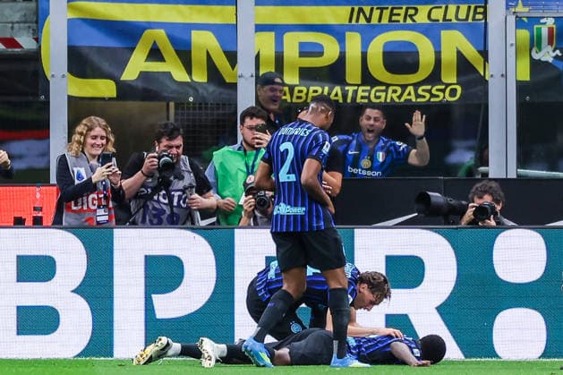 Marcus Thuram of FC Internazionale celebrates with his teammates after scoring a goal during Serie A 2025 26 football match between FC Internazionale and Parma Calcio 1913 at San Siro Stadium in Milan, Italy  Copyright: xFabrizioxCarabelli IPAxSportx xipa-agency.netx xx IPA_74416508 IPA_Agency_IPA74416508