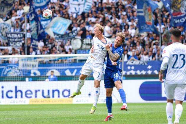 Germany Karlsruher SC vs SV Darmstadt 98, Matchday 32, 2 Bundesliga, Season 2025 26, BBBank Wildpark Karlsruhe Isac Lidberg, SV Darmstadt 98, 7 , Marcel Franke, Karlsruher SC, 28 Zweikampf Karlsruhe BBBank Wildpark Baden Württemberg Germany Copyright: xBenedictxChristx