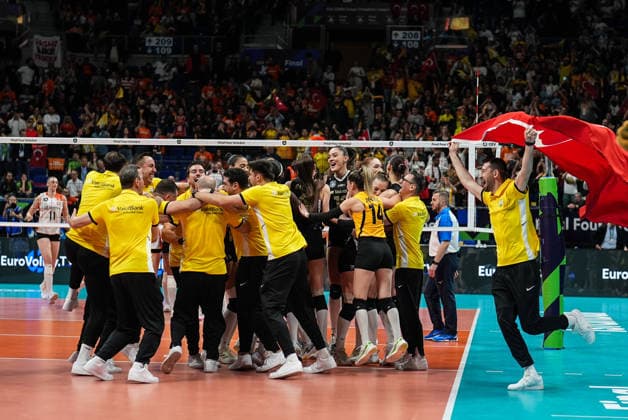 Eczacibasi Dynavit v VakifBank - CEV Women’s Champions League Final Four ISTANBUL, TURKIYE - MAY 3: Players of Vakifbank celebrate after victory at the CEV Women’s Champions League Final Four final match between Eczacibasi Dynavit and VakifBank at Ulker Sports and Event Hall in Istanbul, Turkiye, on May 3, 2026. Hakan Akgun Anadolu Istanbul Turkey. Editorial use only. Please get in touch for any other usage.  Copyright: x2026xAnadoluxHakanxAkgunx