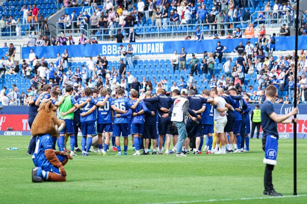 Germany Karlsruher SC vs SV Darmstadt 98, Matchday 32, 2 Bundesliga, Season 2025 26, BBBank Wildpark Karlsruhe Karlsruher SC team circle after victory against SV Darmstadt 98 Karlsruhe BBBank Wildpark Baden Württemberg Germany Copyright: xBenedictxChristx