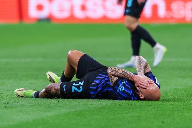 Federico Dimarco of FC Internazionale injured during Serie A 2025 26 football match between FC Internazionale and Parma Calcio 1913 at San Siro Stadium in Milan, Italy  Copyright: xFabrizioxCarabelli IPAxSportx xipa-agency.netx xx IPA_74417511 IPA_Agency_IPA74417511