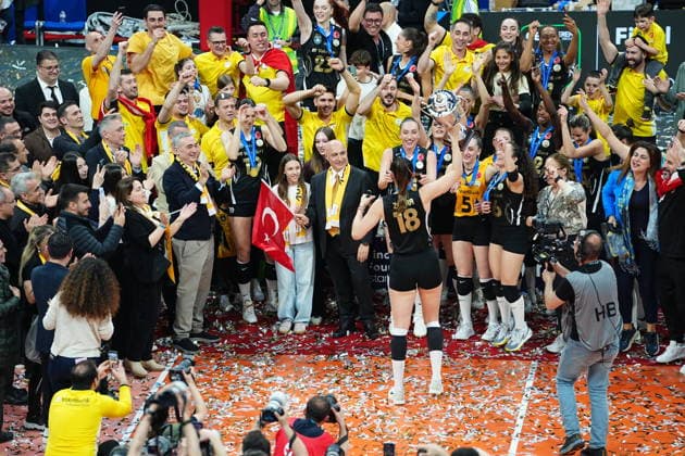 Eczacibasi Dynavit v VakifBank - CEV Women’s Champions League Final Four ISTANBUL, TURKIYE - MAY 3: Zehra Gunes (18) of Vakifbank celebrates holding the trophy with team members claiming the CEV Champions League title following the CEV Women’s Champions League Final Four final match between Eczacibasi Dynavit and VakifBank at Ulker Sports and Event Hall in Istanbul, Turkiye, on May 3, 2026. Agit Erdi Ulukaya Anadolu Istanbul Turkey. Editorial use only. Please get in touch for any other usage.  Copyright: x2026xAnadoluxAgitxErdixUlukayax