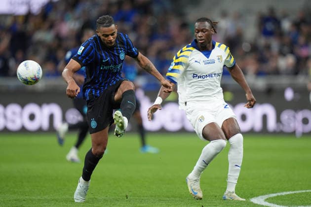 Inter Milan s Manuel Akanji , Parma™s Hernani during the Serie A soccer match between Inter and Parma at the San Siro Stadium in Milan , north Italy - Sunday , May 03 , 2026. - Soccer .  Copyright: xSpada LaPressex