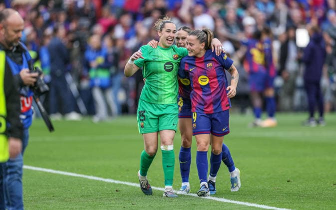 ESP, Barcelona, FC Barcelona vs FC Bayern Munich, WomenÂs Champions League, Football, UEFA, 2025 2026 season, Camp Nou, semi-final, second leg in picture Joy, jubilation, emotions following the victory over FC Barcelona, Joy, jubilation, and excitement following the victory over FC Barcelona, Alegria, jubilo y emocion tras la victoria ante el FC Barcelona, Claudia Pina FC Barcelona 9 , Mapi Leon FC Barcelona 4 , Cata Coll FC Barcelona 13 DFB DFL REGULATIONS PROHIBIT ANY USE OF PHOTOGRAPHS AS IMAGE SEQUENCES AND OR QUASI VIDEO, 03 05 2026 Copyright: HMBxMedia HendrikxHamelau